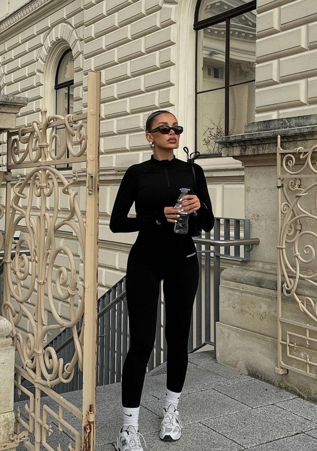 ENTERIZO MANGA LARGA CON CREMALLERA NEGRO