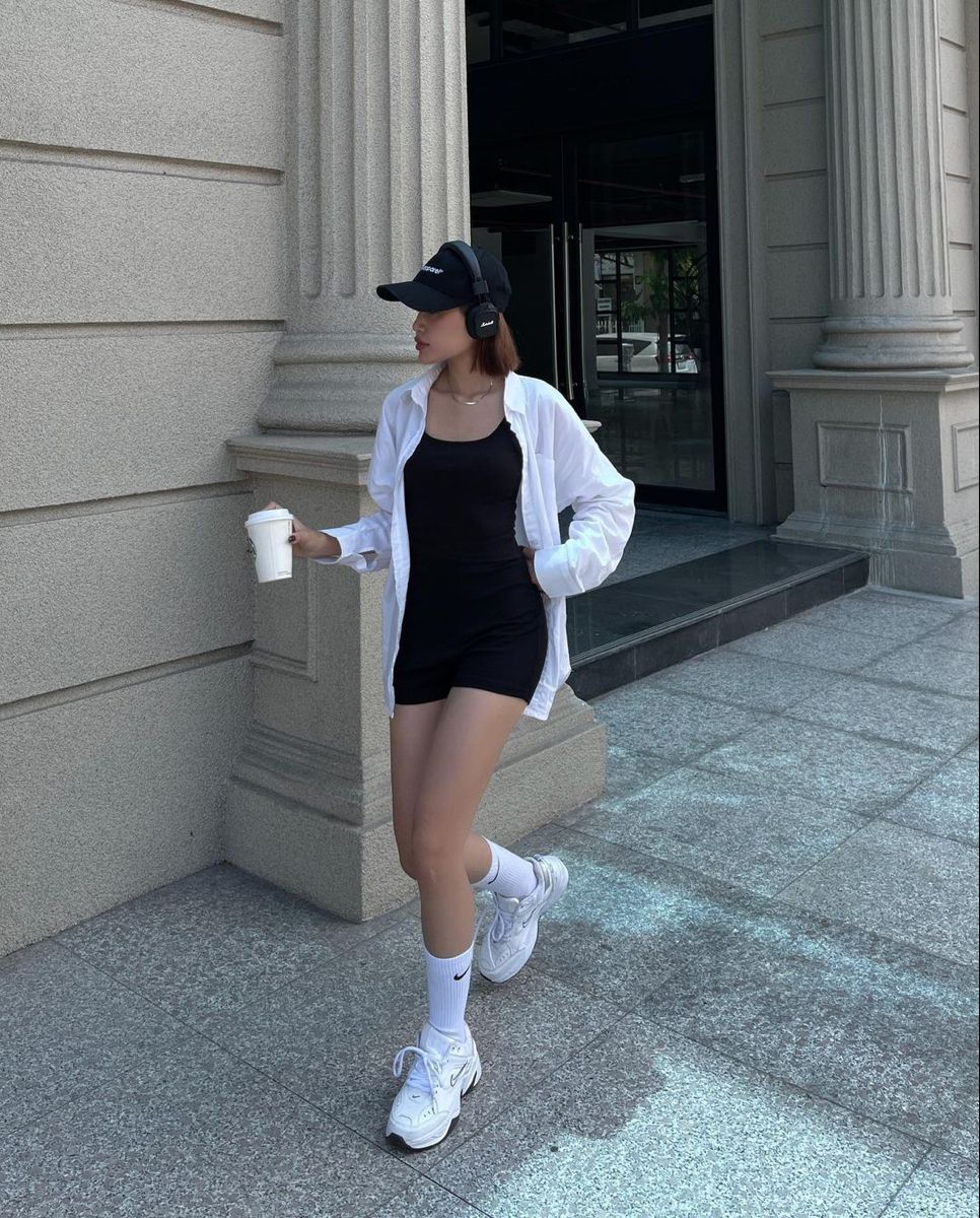 ENTERIZO SHORT, ESPALDA EN V